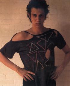 Hell-made triangle t-shirt (1977) copied by APC (2002)